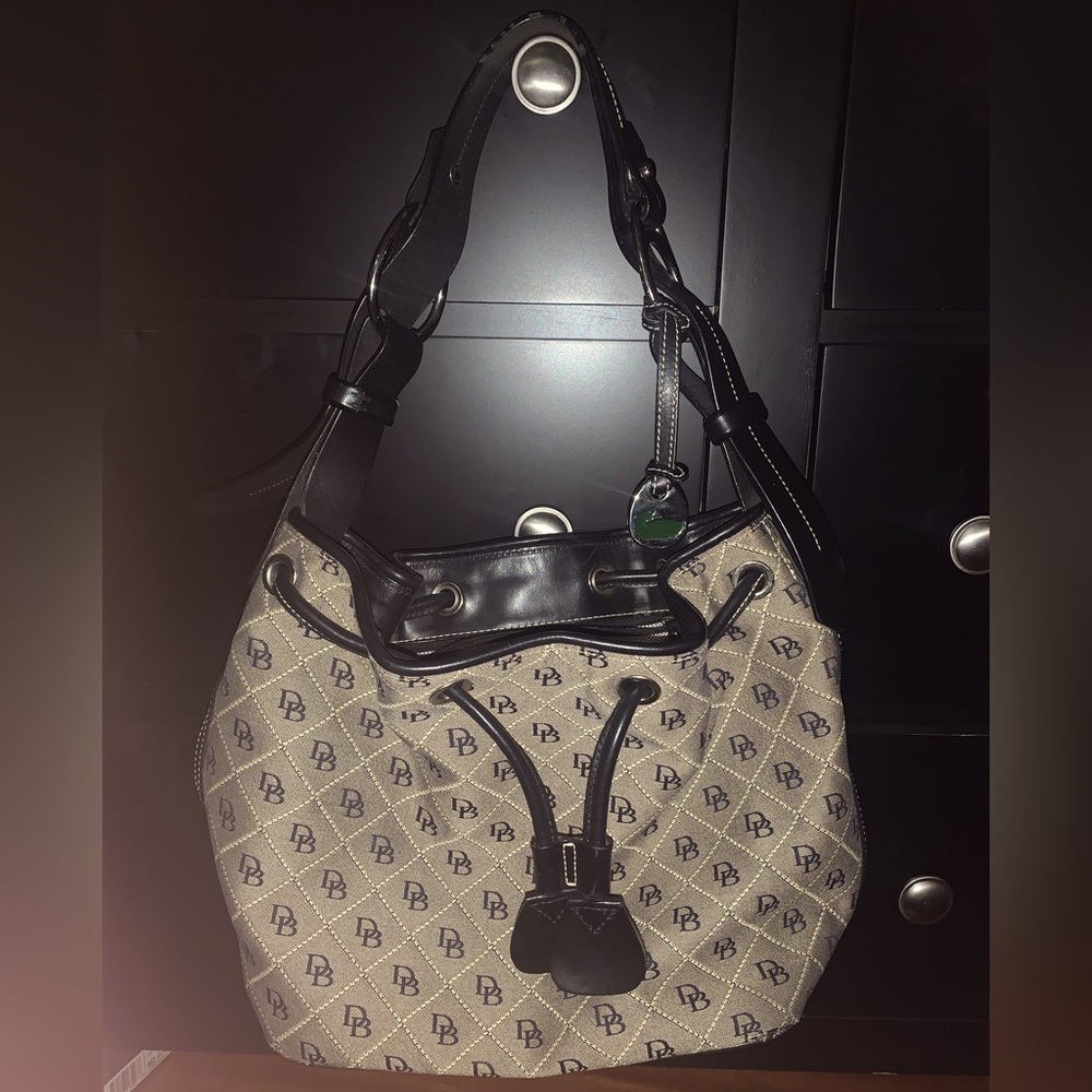 Good condition Dooney and Burke bag.